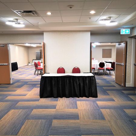 Holiday Inn Express And Suites Surrey By Ihg Extérieur photo