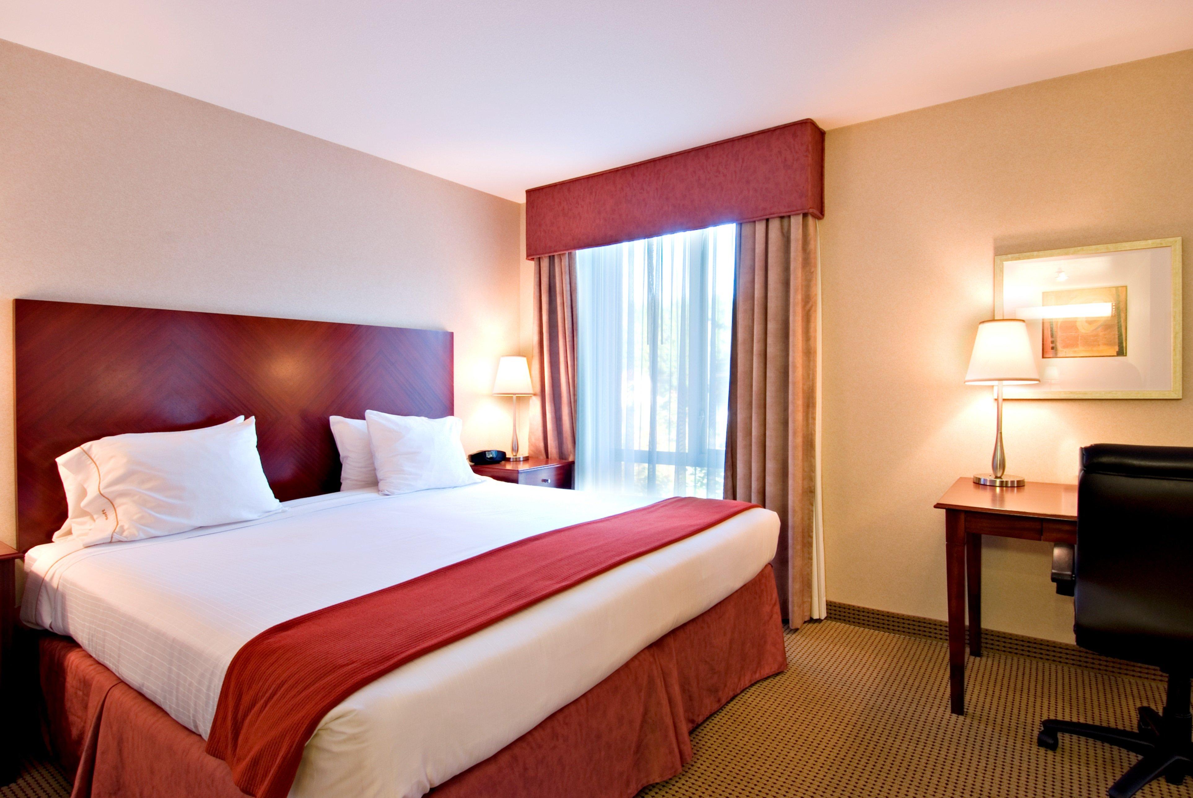 Holiday Inn Express And Suites Surrey By Ihg Extérieur photo
