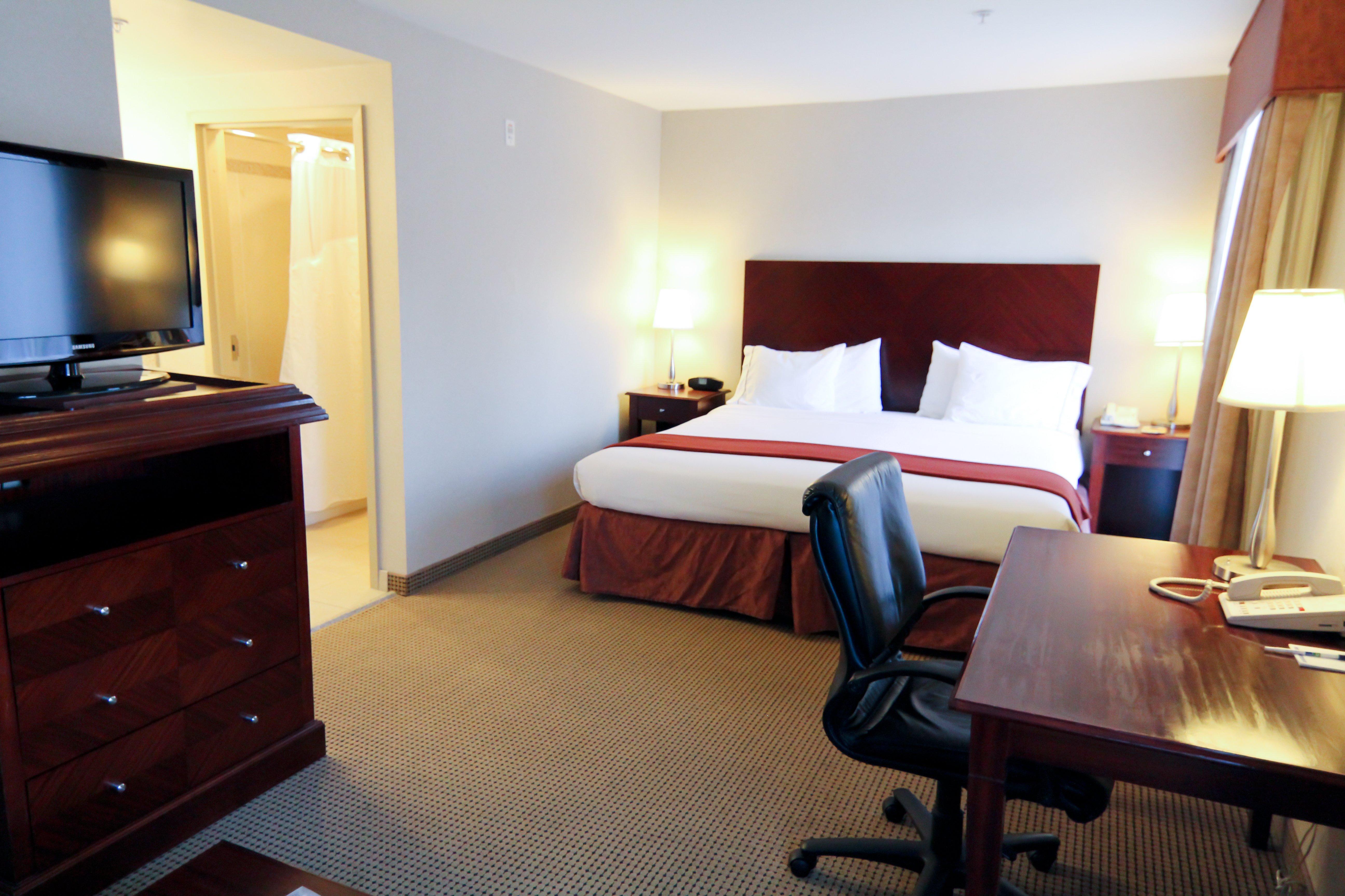 Holiday Inn Express And Suites Surrey By Ihg Extérieur photo