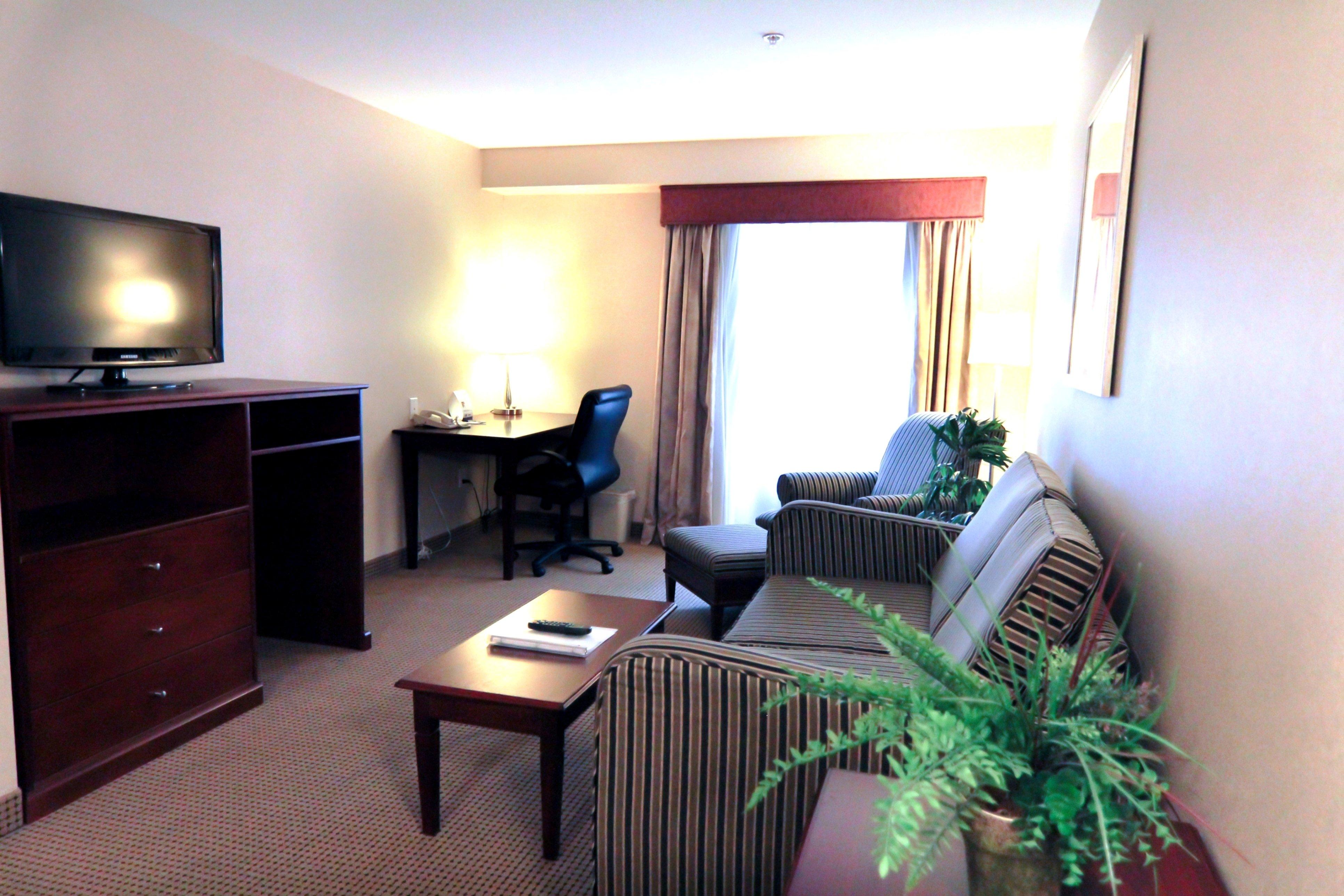 Holiday Inn Express And Suites Surrey By Ihg Extérieur photo