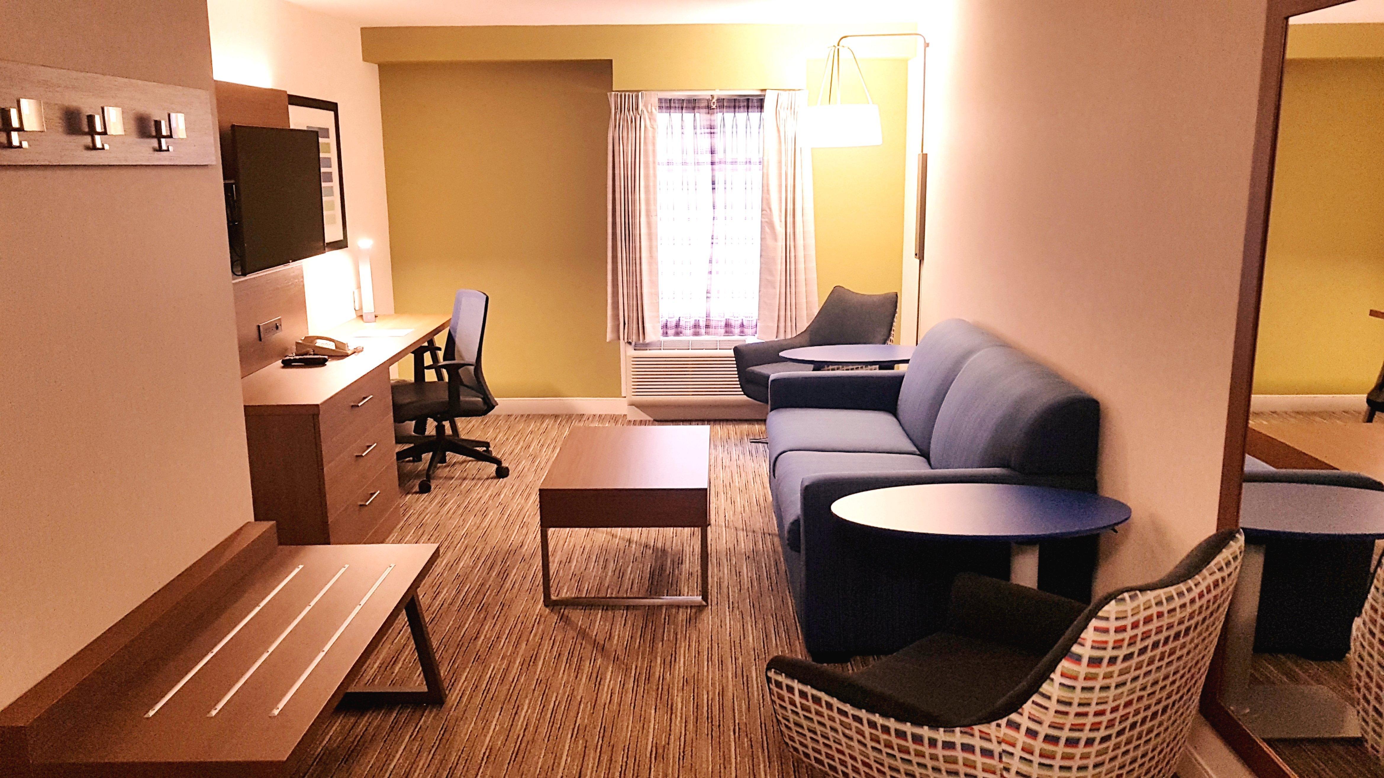 Holiday Inn Express And Suites Surrey By Ihg Extérieur photo