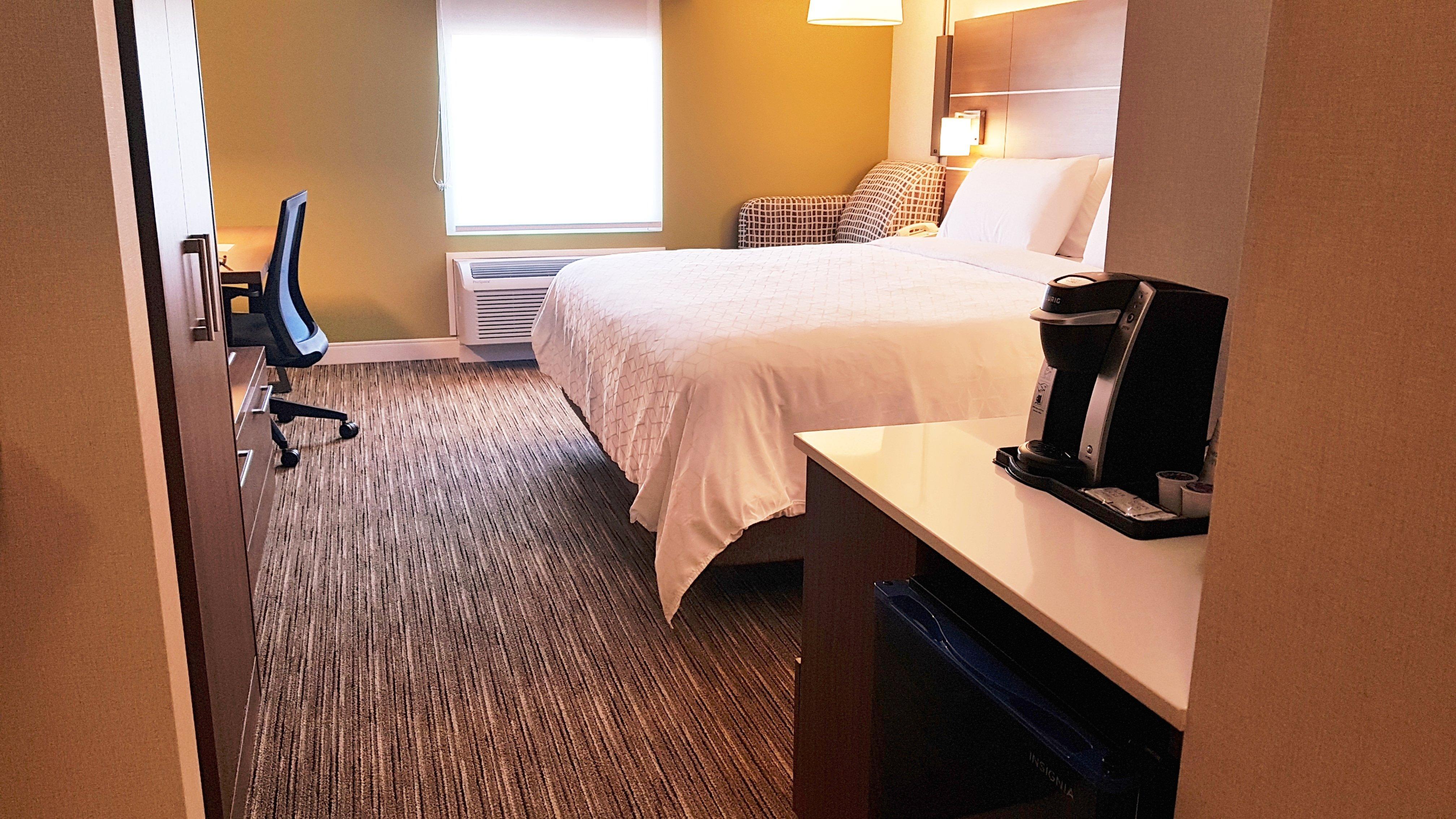 Holiday Inn Express And Suites Surrey By Ihg Extérieur photo