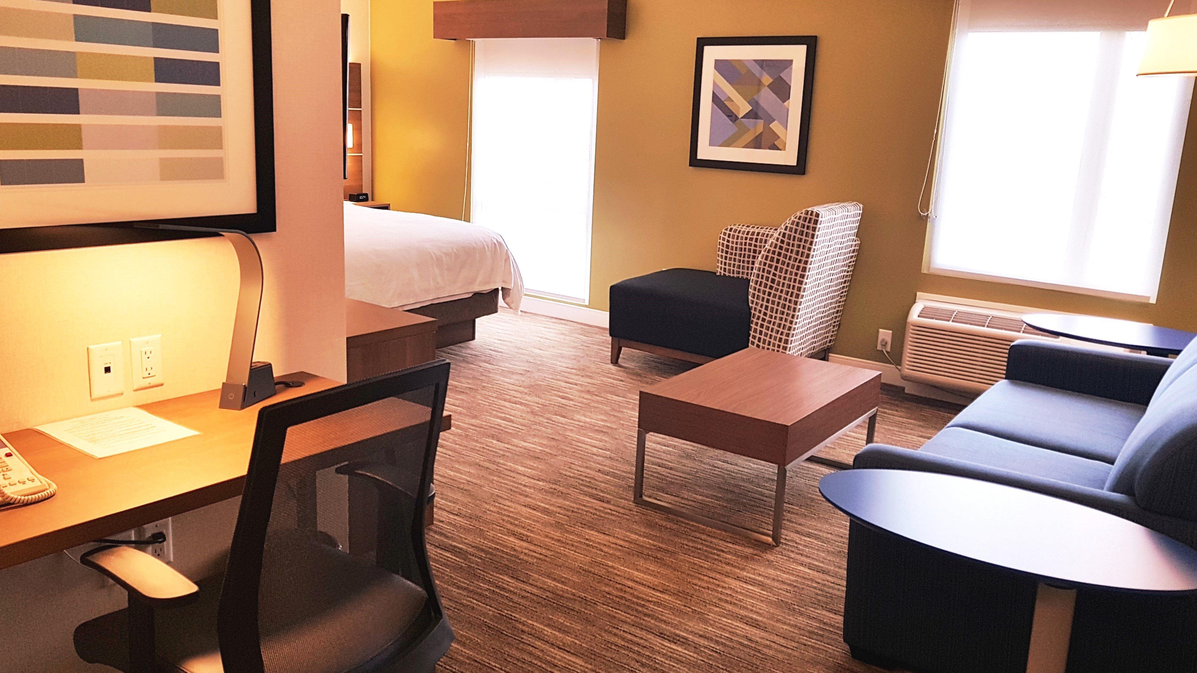 Holiday Inn Express And Suites Surrey By Ihg Extérieur photo