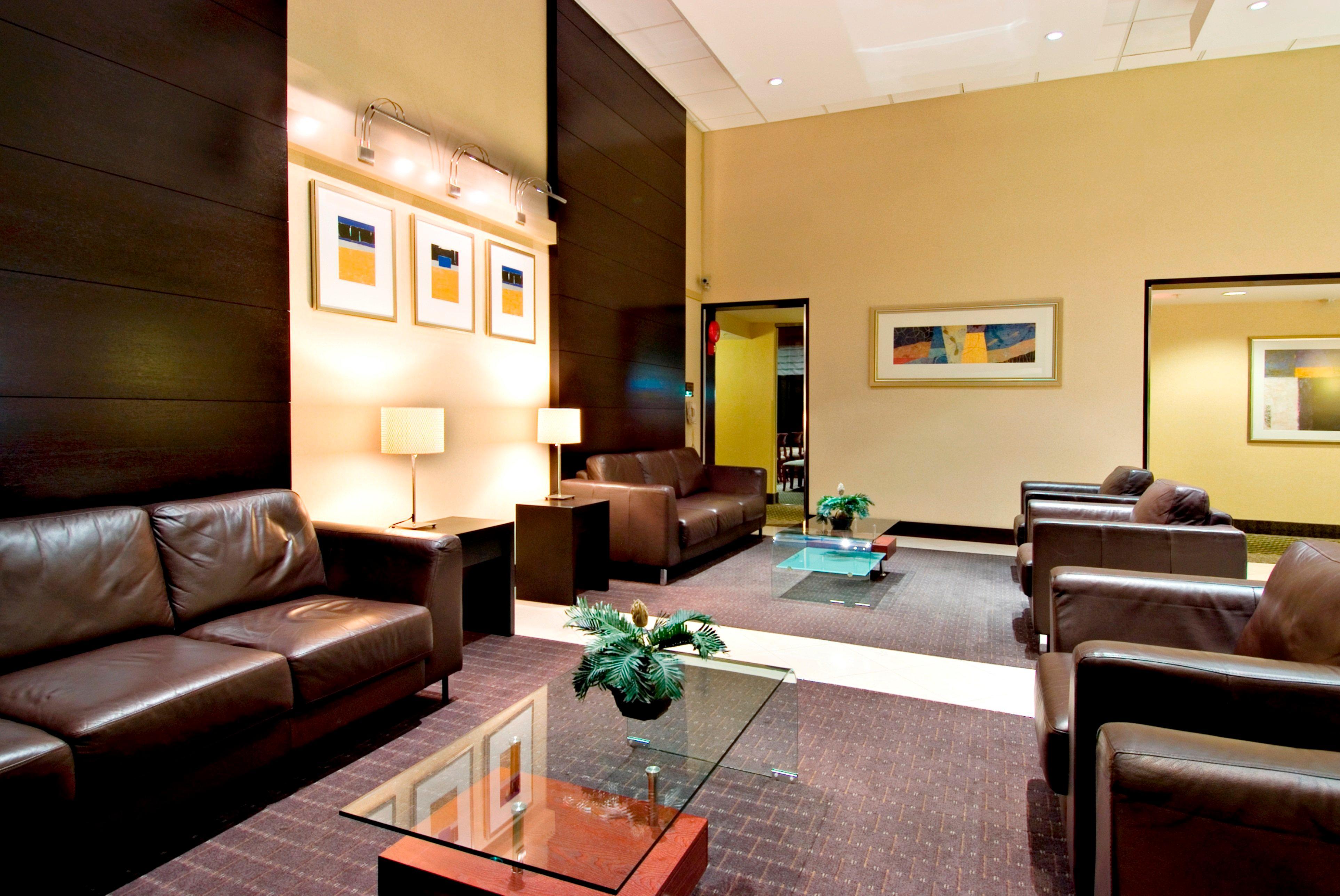Holiday Inn Express And Suites Surrey By Ihg Extérieur photo