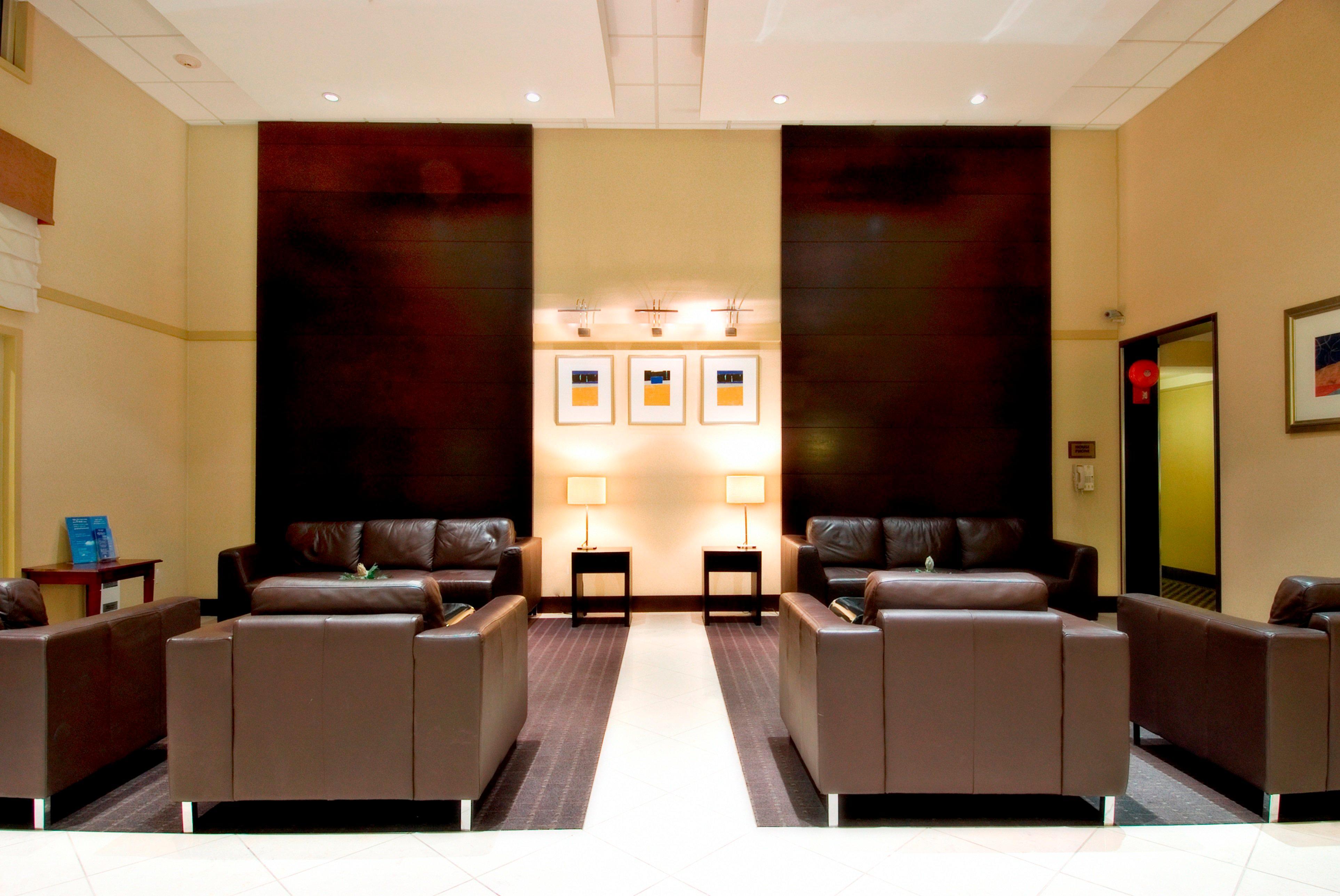 Holiday Inn Express And Suites Surrey By Ihg Extérieur photo