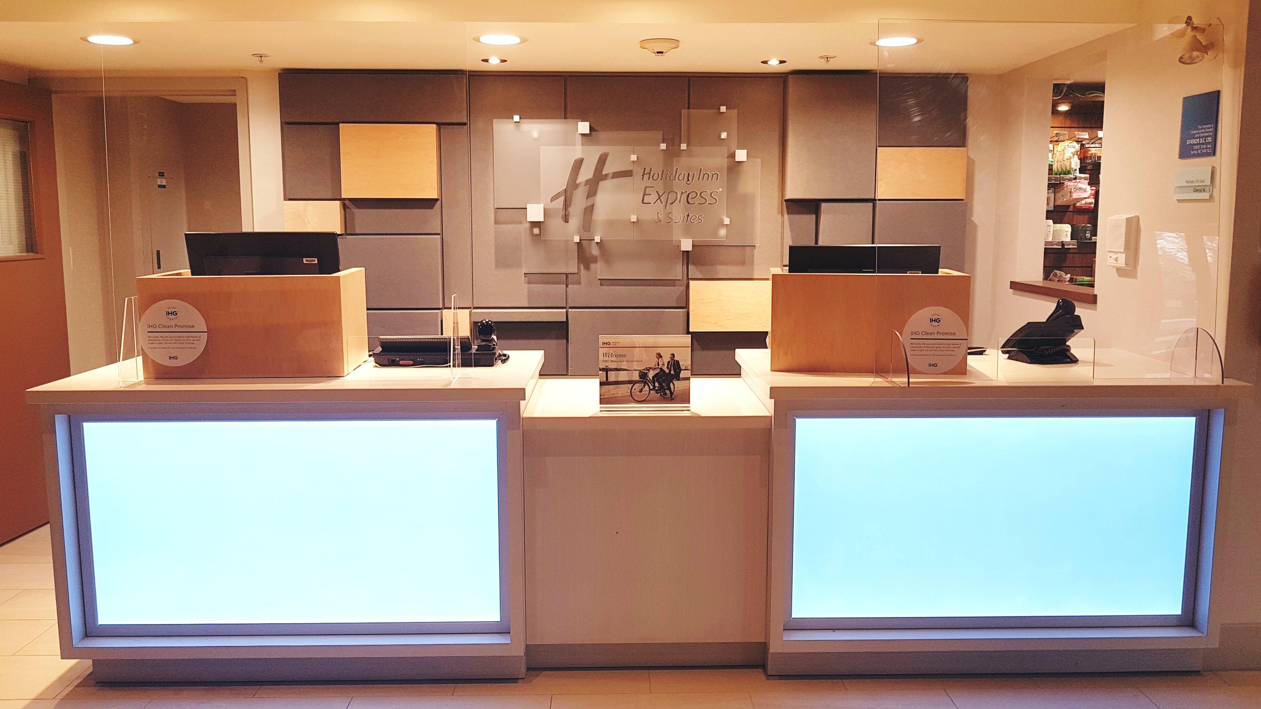 Holiday Inn Express And Suites Surrey By Ihg Extérieur photo