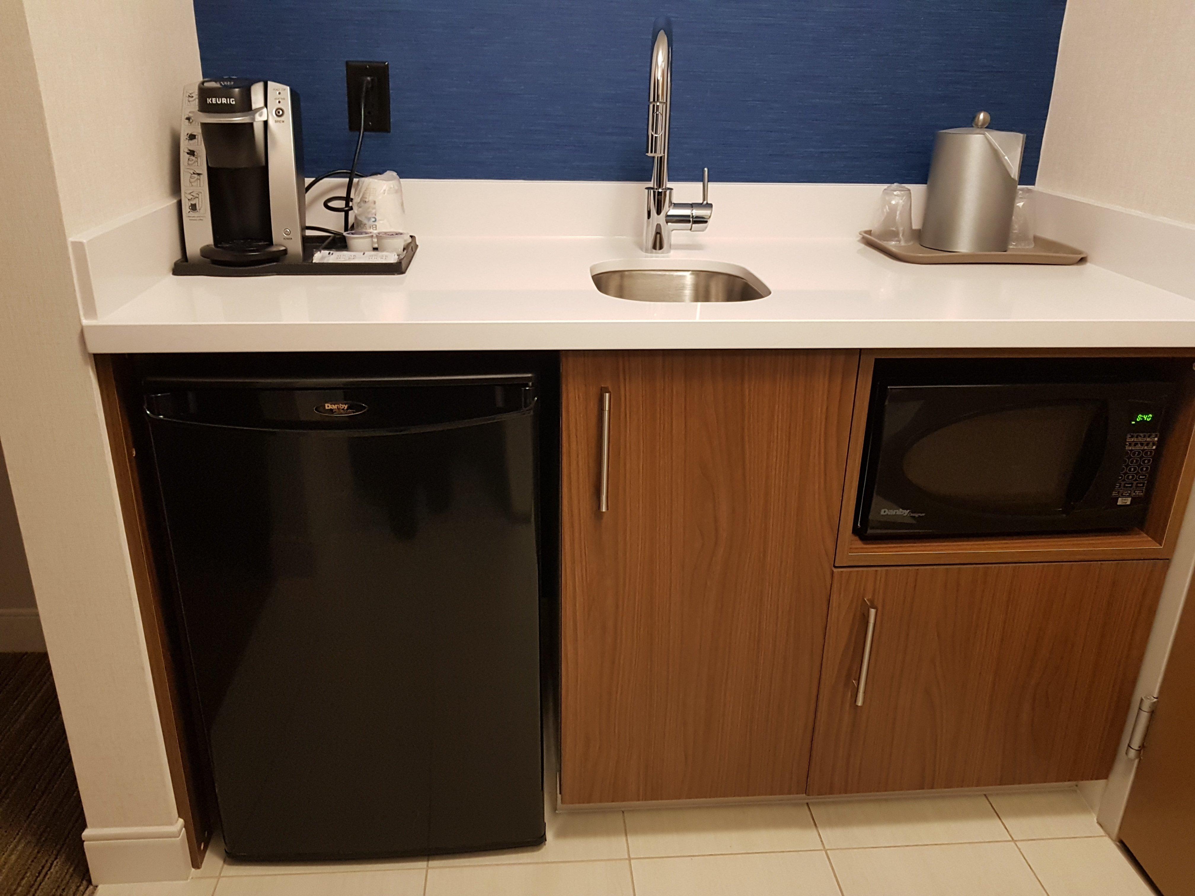 Holiday Inn Express And Suites Surrey By Ihg Extérieur photo