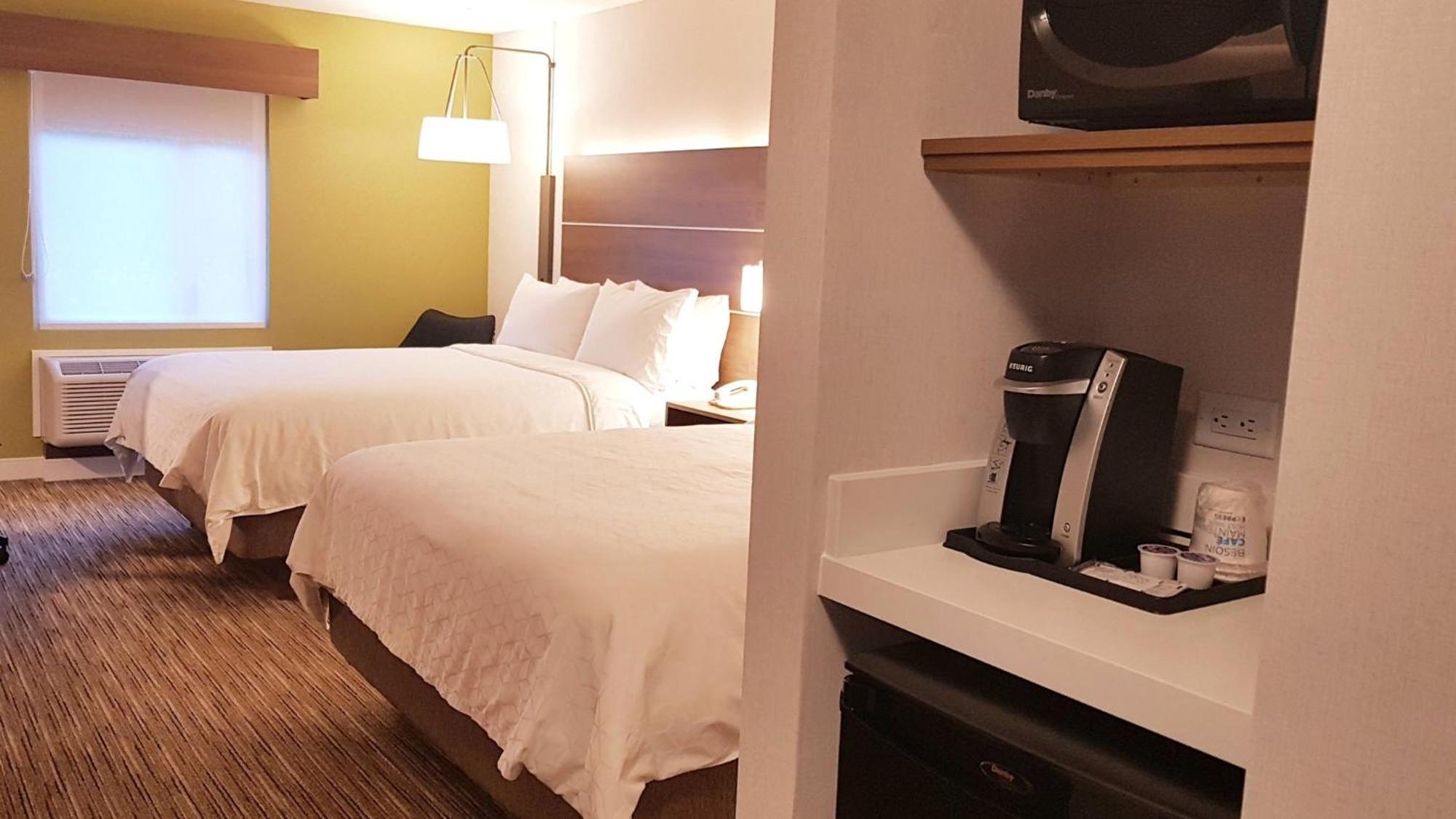Holiday Inn Express And Suites Surrey By Ihg Extérieur photo