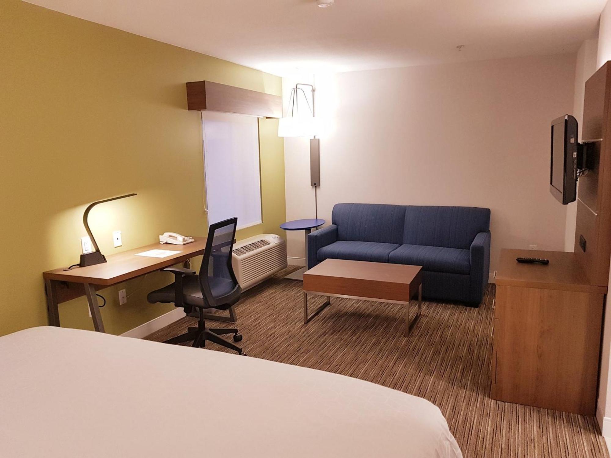 Holiday Inn Express And Suites Surrey By Ihg Extérieur photo