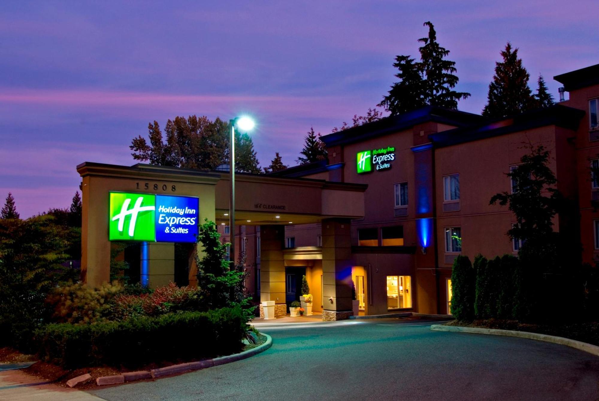 Holiday Inn Express And Suites Surrey By Ihg Extérieur photo