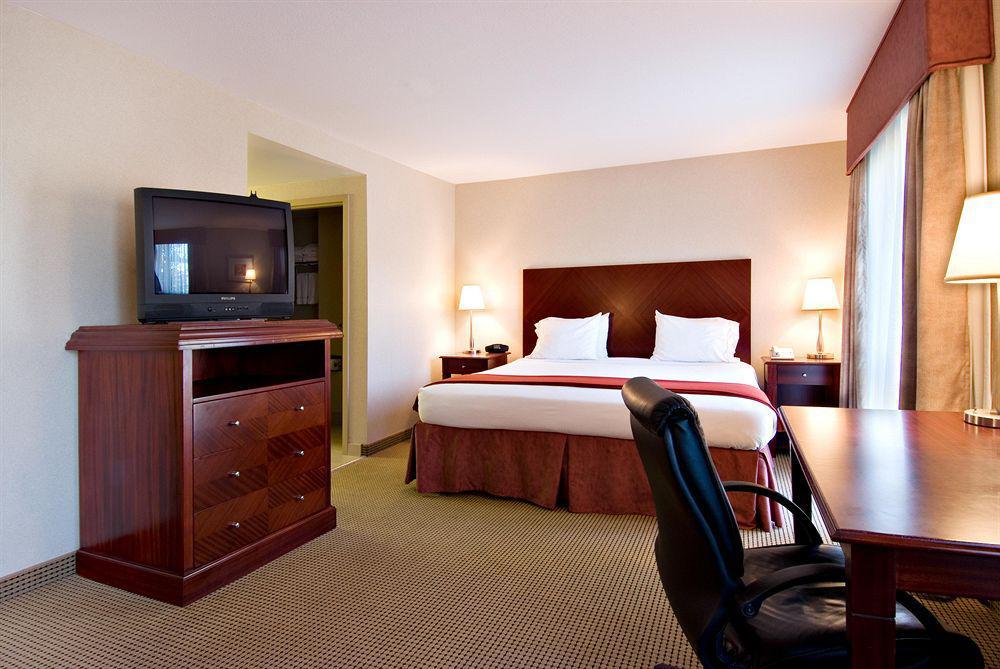 Holiday Inn Express And Suites Surrey By Ihg Chambre photo